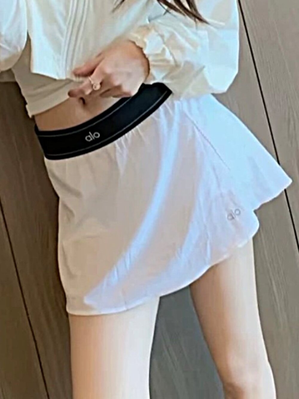 Brand new Alo Yoga white athletic tennis skirt
